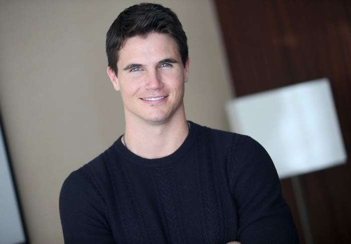 Robbie Amell